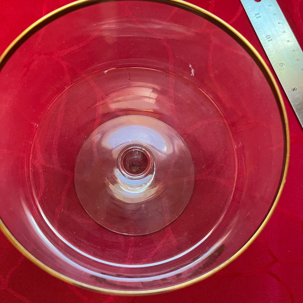 Gold and White Accent Vase for Elegant Celebrations - Picture 2 of 4